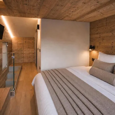 White Alpine Apartment *