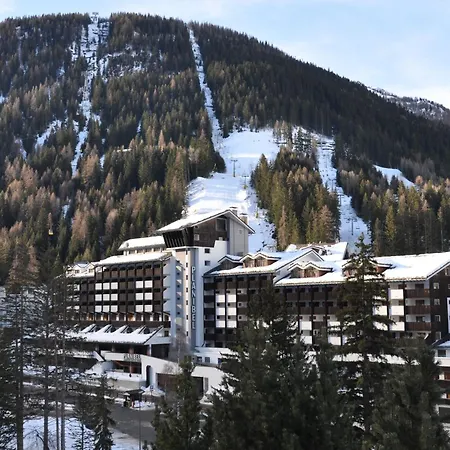 White Alpine Apartment *